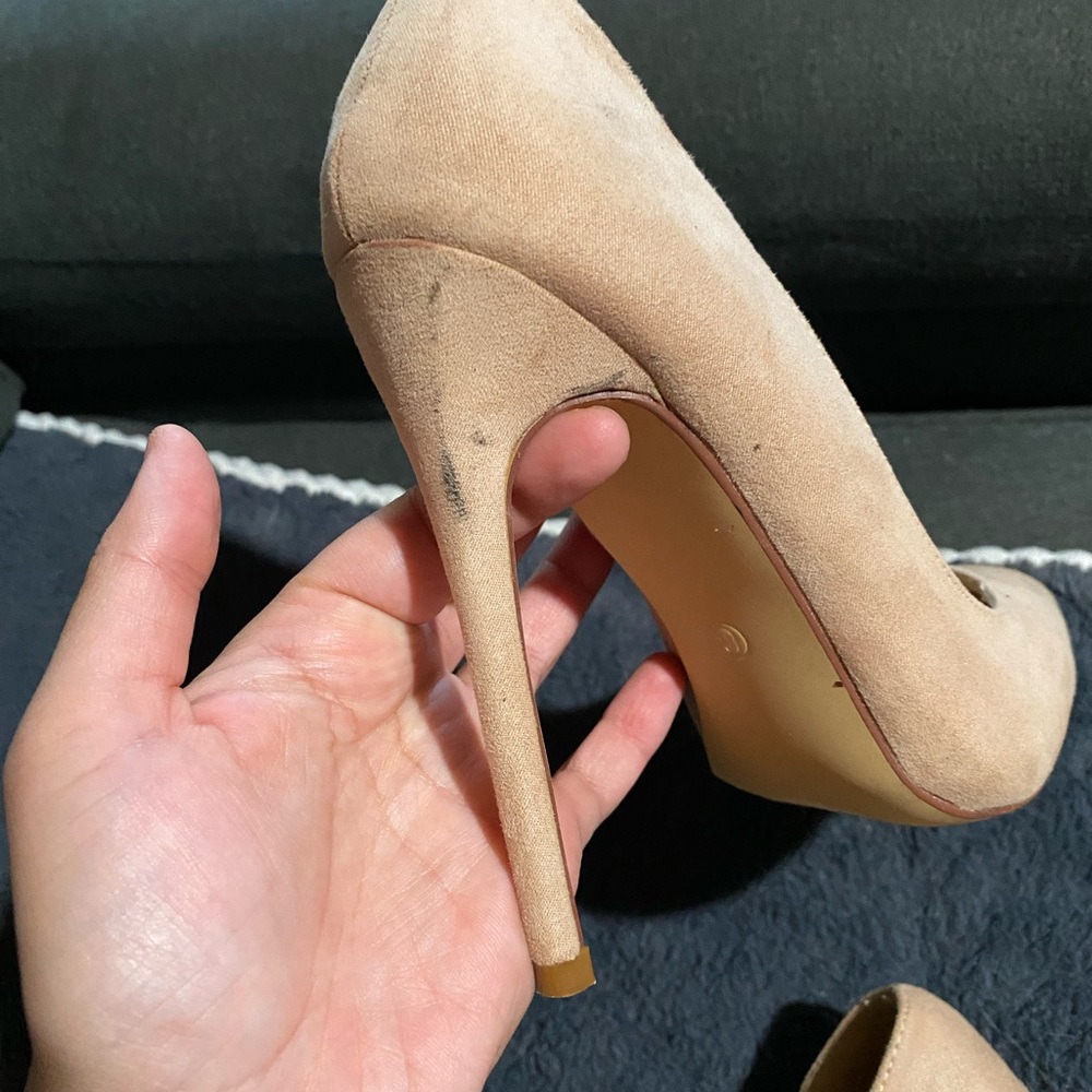 Heels - Picture 5 of 5
